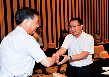 原中央政治局常委、第十三届全国政协主席， 时任国务院副总理汪洋接见G22恒峰科技总裁薛驰